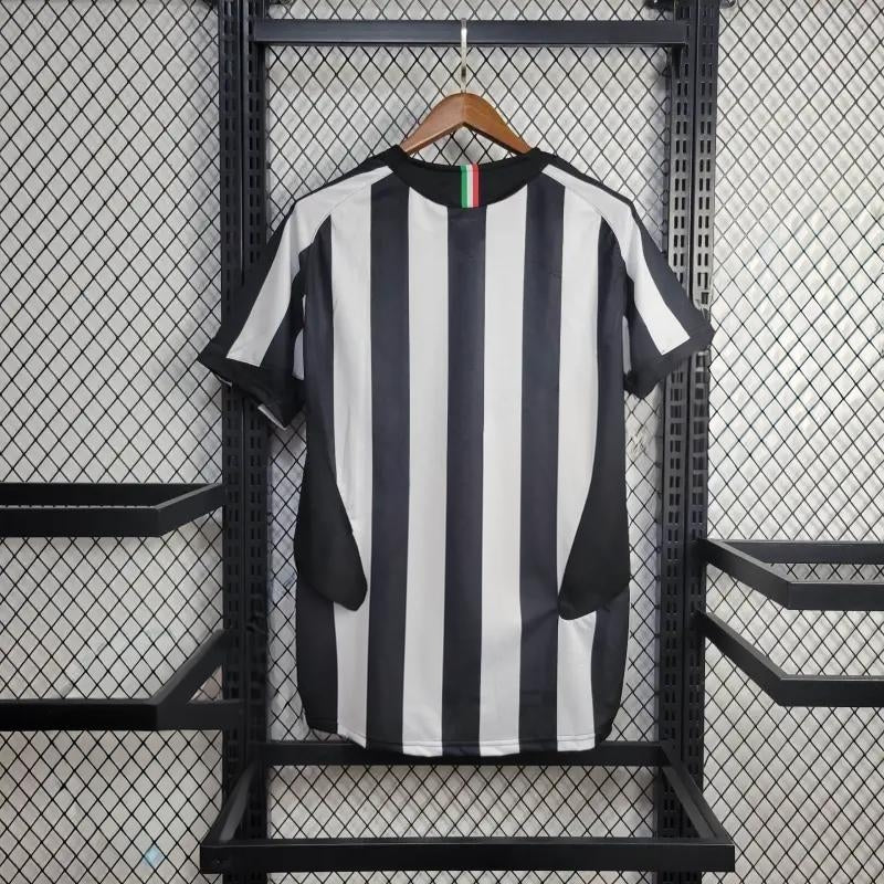Camisa titular da Juventus 2005