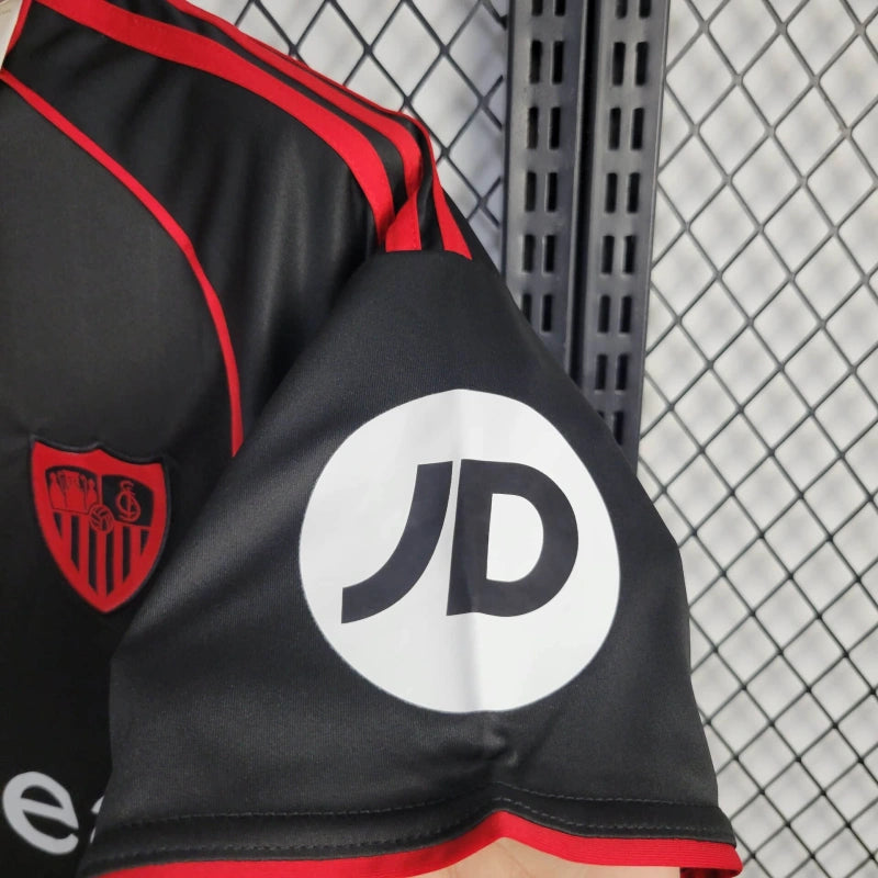 Sevilla 2025 vieraspaita