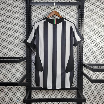 Camisa titular da Juventus 2005
