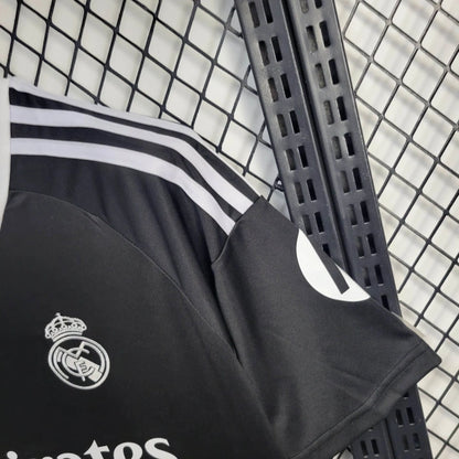 Čtvrtý dres Realu Madrid 2025