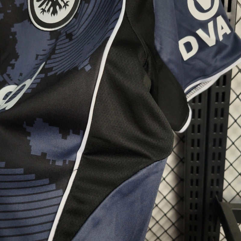 Třetí dres Eintracht Frankfurt 2025