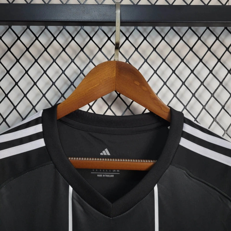 Eintracht Frankfurt 2025 neljäs paita