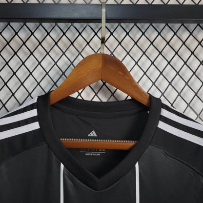 Eintracht Frankfurt 2025 neljäs paita