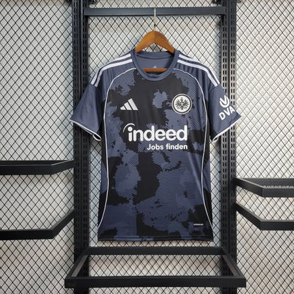 Třetí dres Eintracht Frankfurt 2025